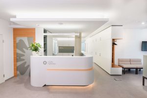 Empfang Zahnarztpraxis im Quartier am Brandgut in Wattens, HSC-Baumanament