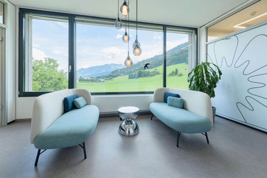 Warteraum Zahnarztpraxis im Quartier am Brandgut in Wattens, HSC-Baumanament